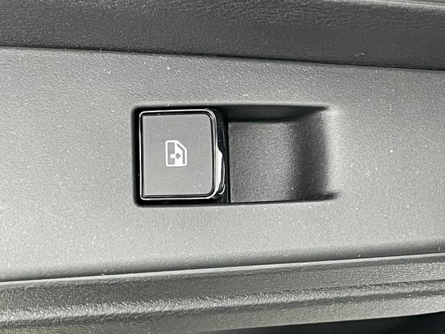 セレナ ｅ－パワー　ハイウェイスターＶ　プロパイロット　オートステップ　ワイヤレス充電　１２．３型ディスプレイオーディオ　両側電動スライドドア　全方位カメラ　レーダークルーズコントロール　コーナーセンサー　ＬＥＤ　純正バイザー　ＥＴＣ２．０（48枚目）