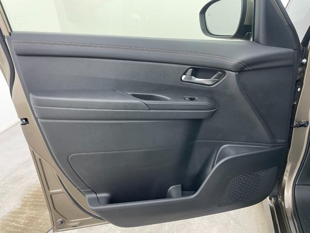 セレナ ｅ－パワー　ハイウェイスターＶ　プロパイロット　オートステップ　ワイヤレス充電　１２．３型ディスプレイオーディオ　両側電動スライドドア　全方位カメラ　レーダークルーズコントロール　コーナーセンサー　ＬＥＤ　純正バイザー　ＥＴＣ２．０（49枚目）