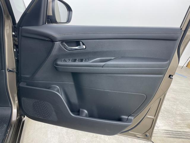 セレナ ｅ－パワー　ハイウェイスターＶ　プロパイロット　オートステップ　ワイヤレス充電　１２．３型ディスプレイオーディオ　両側電動スライドドア　全方位カメラ　レーダークルーズコントロール　コーナーセンサー　ＬＥＤ　純正バイザー　ＥＴＣ２．０（50枚目）