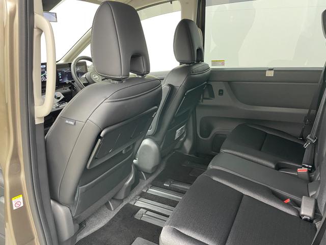 セレナ ｅ－パワー　ハイウェイスターＶ　プロパイロット　オートステップ　ワイヤレス充電　１２．３型ディスプレイオーディオ　両側電動スライドドア　全方位カメラ　レーダークルーズコントロール　コーナーセンサー　ＬＥＤ　純正バイザー　ＥＴＣ２．０（54枚目）