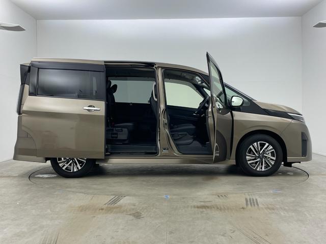 セレナ ｅ－パワー　ハイウェイスターＶ　プロパイロット　オートステップ　ワイヤレス充電　１２．３型ディスプレイオーディオ　両側電動スライドドア　全方位カメラ　レーダークルーズコントロール　コーナーセンサー　ＬＥＤ　純正バイザー　ＥＴＣ２．０（68枚目）