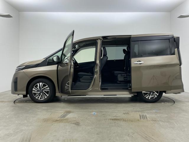 セレナ ｅ－パワー　ハイウェイスターＶ　プロパイロット　オートステップ　ワイヤレス充電　１２．３型ディスプレイオーディオ　両側電動スライドドア　全方位カメラ　レーダークルーズコントロール　コーナーセンサー　ＬＥＤ　純正バイザー　ＥＴＣ２．０（70枚目）