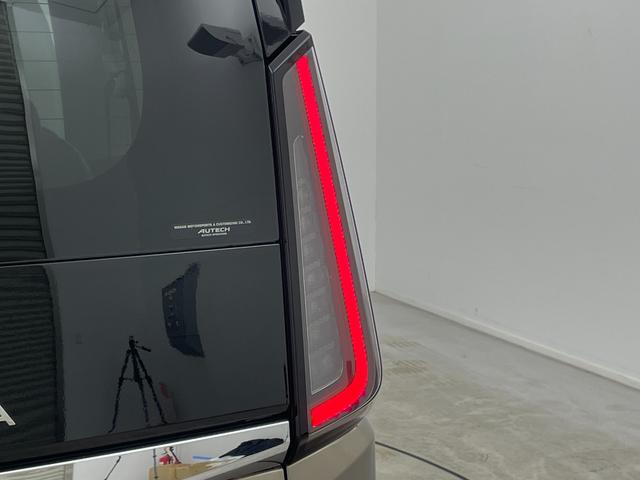 セレナ ｅ－パワー　ハイウェイスターＶ　プロパイロット　オートステップ　ワイヤレス充電　１２．３型ディスプレイオーディオ　両側電動スライドドア　全方位カメラ　レーダークルーズコントロール　コーナーセンサー　ＬＥＤ　純正バイザー　ＥＴＣ２．０（73枚目）