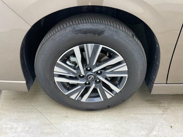 セレナ ｅ－パワー　ハイウェイスターＶ　プロパイロット　オートステップ　ワイヤレス充電　１２．３型ディスプレイオーディオ　両側電動スライドドア　全方位カメラ　レーダークルーズコントロール　コーナーセンサー　ＬＥＤ　純正バイザー　ＥＴＣ２．０（76枚目）