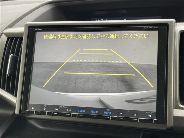 ステップワゴン Ｇ　Ｅセレクション　フリップダウンモニター　純正９インチナビ　バックカメラ　両側パワースライドドア　ビルトインＥＴＣ　ドライブレコーダー　フルセグＴＶ　ＣＤ　ＤＶＤ　アイドリングストップ　スマートキー　社外アルミホイール（3枚目）