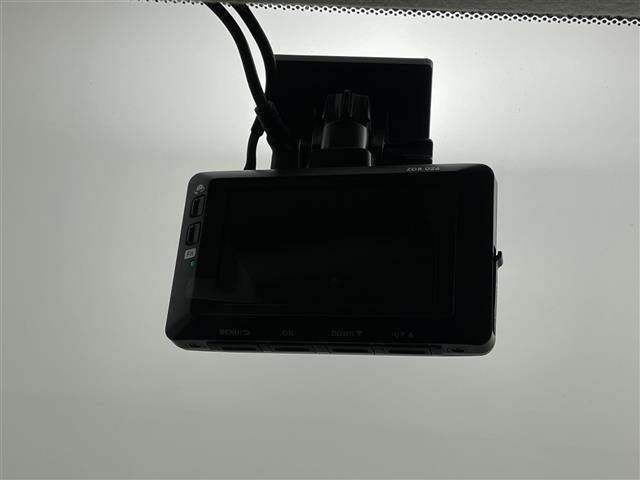 ステップワゴン Ｇ　Ｅセレクション　フリップダウンモニター　純正９インチナビ　バックカメラ　両側パワースライドドア　ビルトインＥＴＣ　ドライブレコーダー　フルセグＴＶ　ＣＤ　ＤＶＤ　アイドリングストップ　スマートキー　社外アルミホイール（5枚目）