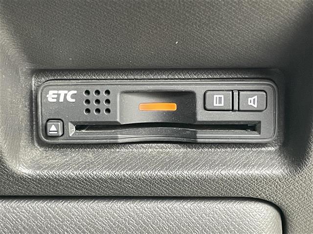 ステップワゴン Ｇ　Ｅセレクション　フリップダウンモニター　純正９インチナビ　バックカメラ　両側パワースライドドア　ビルトインＥＴＣ　ドライブレコーダー　フルセグＴＶ　ＣＤ　ＤＶＤ　アイドリングストップ　スマートキー　社外アルミホイール（7枚目）