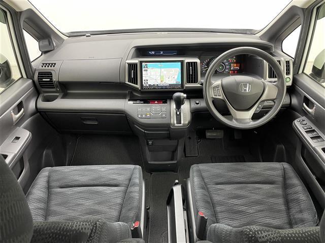 ステップワゴン Ｇ　Ｅセレクション　フリップダウンモニター　純正９インチナビ　バックカメラ　両側パワースライドドア　ビルトインＥＴＣ　ドライブレコーダー　フルセグＴＶ　ＣＤ　ＤＶＤ　アイドリングストップ　スマートキー　社外アルミホイール（12枚目）