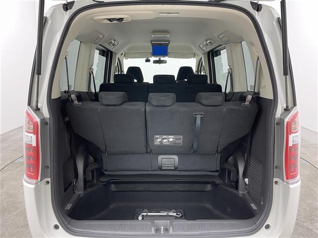 ステップワゴン Ｇ　Ｅセレクション　フリップダウンモニター　純正９インチナビ　バックカメラ　両側パワースライドドア　ビルトインＥＴＣ　ドライブレコーダー　フルセグＴＶ　ＣＤ　ＤＶＤ　アイドリングストップ　スマートキー　社外アルミホイール（14枚目）