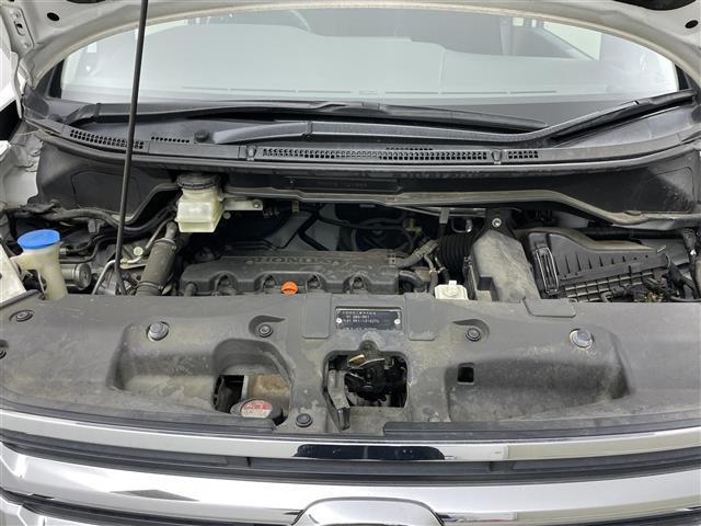 ステップワゴン Ｇ　Ｅセレクション　フリップダウンモニター　純正９インチナビ　バックカメラ　両側パワースライドドア　ビルトインＥＴＣ　ドライブレコーダー　フルセグＴＶ　ＣＤ　ＤＶＤ　アイドリングストップ　スマートキー　社外アルミホイール（16枚目）