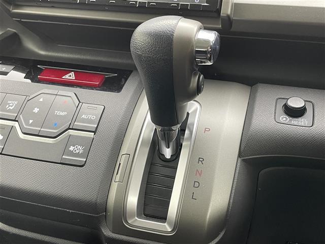 ステップワゴン Ｇ　Ｅセレクション　フリップダウンモニター　純正９インチナビ　バックカメラ　両側パワースライドドア　ビルトインＥＴＣ　ドライブレコーダー　フルセグＴＶ　ＣＤ　ＤＶＤ　アイドリングストップ　スマートキー　社外アルミホイール（28枚目）