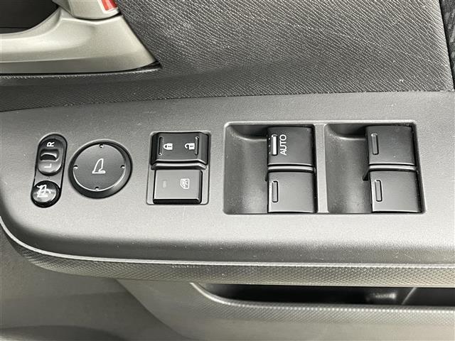 ステップワゴン Ｇ　Ｅセレクション　フリップダウンモニター　純正９インチナビ　バックカメラ　両側パワースライドドア　ビルトインＥＴＣ　ドライブレコーダー　フルセグＴＶ　ＣＤ　ＤＶＤ　アイドリングストップ　スマートキー　社外アルミホイール（38枚目）