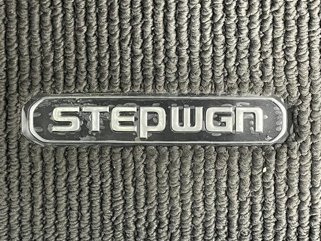 ステップワゴン Ｇ　Ｅセレクション　フリップダウンモニター　純正９インチナビ　バックカメラ　両側パワースライドドア　ビルトインＥＴＣ　ドライブレコーダー　フルセグＴＶ　ＣＤ　ＤＶＤ　アイドリングストップ　スマートキー　社外アルミホイール（42枚目）