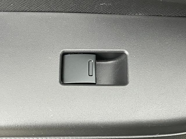 ステップワゴン Ｇ　Ｅセレクション　フリップダウンモニター　純正９インチナビ　バックカメラ　両側パワースライドドア　ビルトインＥＴＣ　ドライブレコーダー　フルセグＴＶ　ＣＤ　ＤＶＤ　アイドリングストップ　スマートキー　社外アルミホイール（48枚目）