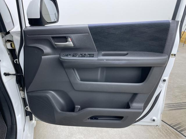 ステップワゴン Ｇ　Ｅセレクション　フリップダウンモニター　純正９インチナビ　バックカメラ　両側パワースライドドア　ビルトインＥＴＣ　ドライブレコーダー　フルセグＴＶ　ＣＤ　ＤＶＤ　アイドリングストップ　スマートキー　社外アルミホイール（50枚目）