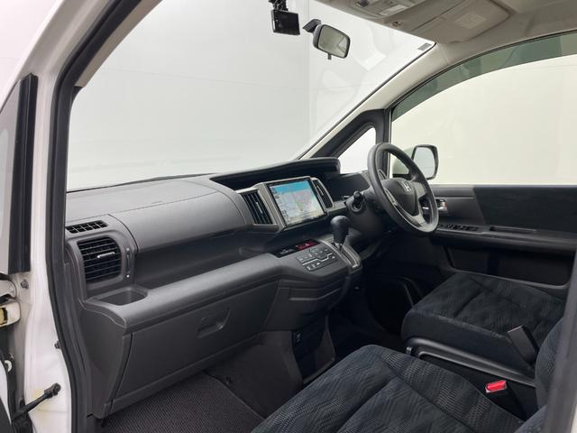 ステップワゴン Ｇ　Ｅセレクション　フリップダウンモニター　純正９インチナビ　バックカメラ　両側パワースライドドア　ビルトインＥＴＣ　ドライブレコーダー　フルセグＴＶ　ＣＤ　ＤＶＤ　アイドリングストップ　スマートキー　社外アルミホイール（52枚目）