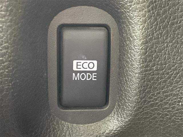 キューブ １５Ｘ　純正ナビ　バックカメラ　地デジＴＶ　スマートキー　プッシュスタート　ＤＶＤ再生　純正フロアマット　ＣＤ　エアコン　パワーウィンドウ　横滑り防止装置　ダブルエアバック　アイドリングストップ　ベンチシート（6枚目）