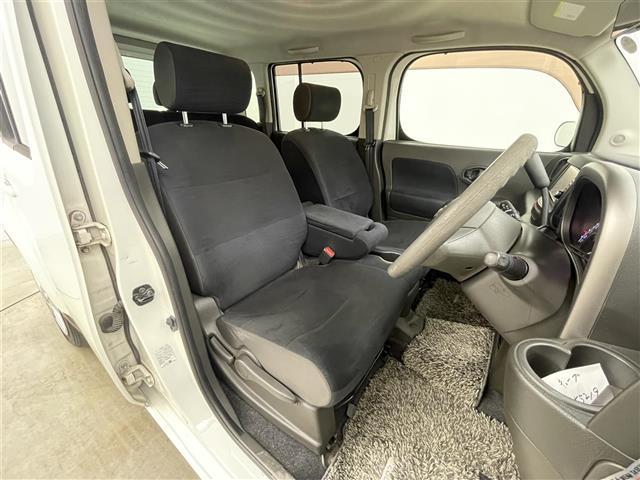 キューブ １５Ｘ　純正ナビ　バックカメラ　地デジＴＶ　スマートキー　プッシュスタート　ＤＶＤ再生　純正フロアマット　ＣＤ　エアコン　パワーウィンドウ　横滑り防止装置　ダブルエアバック　アイドリングストップ　ベンチシート（8枚目）