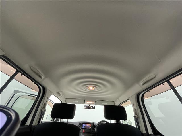 キューブ １５Ｘ　純正ナビ　バックカメラ　地デジＴＶ　スマートキー　プッシュスタート　ＤＶＤ再生　純正フロアマット　ＣＤ　エアコン　パワーウィンドウ　横滑り防止装置　ダブルエアバック　アイドリングストップ　ベンチシート（13枚目）