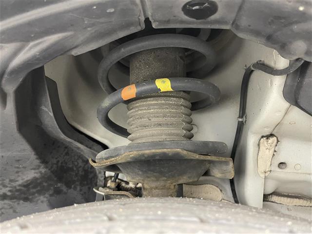 キューブ １５Ｘ　純正ナビ　バックカメラ　地デジＴＶ　スマートキー　プッシュスタート　ＤＶＤ再生　純正フロアマット　ＣＤ　エアコン　パワーウィンドウ　横滑り防止装置　ダブルエアバック　アイドリングストップ　ベンチシート（22枚目）