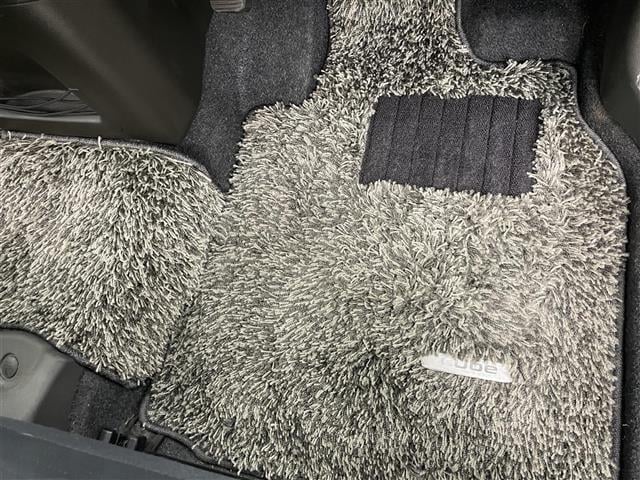 キューブ １５Ｘ　純正ナビ　バックカメラ　地デジＴＶ　スマートキー　プッシュスタート　ＤＶＤ再生　純正フロアマット　ＣＤ　エアコン　パワーウィンドウ　横滑り防止装置　ダブルエアバック　アイドリングストップ　ベンチシート（24枚目）