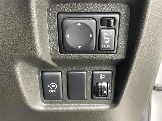 キューブ １５Ｘ　純正ナビ　バックカメラ　地デジＴＶ　スマートキー　プッシュスタート　ＤＶＤ再生　純正フロアマット　ＣＤ　エアコン　パワーウィンドウ　横滑り防止装置　ダブルエアバック　アイドリングストップ　ベンチシート（26枚目）