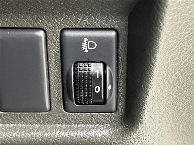 キューブ １５Ｘ　純正ナビ　バックカメラ　地デジＴＶ　スマートキー　プッシュスタート　ＤＶＤ再生　純正フロアマット　ＣＤ　エアコン　パワーウィンドウ　横滑り防止装置　ダブルエアバック　アイドリングストップ　ベンチシート（28枚目）