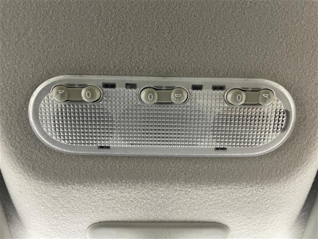 キューブ １５Ｘ　純正ナビ　バックカメラ　地デジＴＶ　スマートキー　プッシュスタート　ＤＶＤ再生　純正フロアマット　ＣＤ　エアコン　パワーウィンドウ　横滑り防止装置　ダブルエアバック　アイドリングストップ　ベンチシート（33枚目）