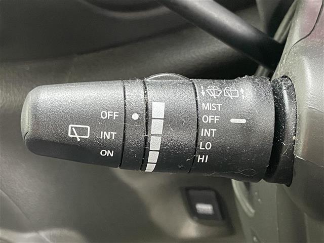 キューブ １５Ｘ　純正ナビ　バックカメラ　地デジＴＶ　スマートキー　プッシュスタート　ＤＶＤ再生　純正フロアマット　ＣＤ　エアコン　パワーウィンドウ　横滑り防止装置　ダブルエアバック　アイドリングストップ　ベンチシート（40枚目）