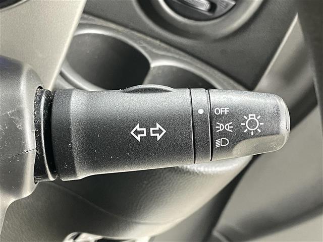 キューブ １５Ｘ　純正ナビ　バックカメラ　地デジＴＶ　スマートキー　プッシュスタート　ＤＶＤ再生　純正フロアマット　ＣＤ　エアコン　パワーウィンドウ　横滑り防止装置　ダブルエアバック　アイドリングストップ　ベンチシート（41枚目）