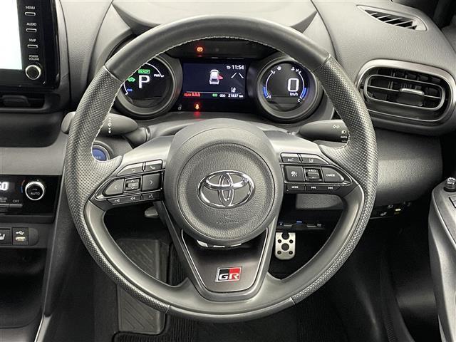 ヤリスクロス ハイブリッド GRスポーツ 純正8インチナビ 全方位カメラ レーダークルーズコントロール ビルトインETC シートヒーター LEDヘッドライト ステアリングヒーター 電動リアゲート コーナーセンサー オートハイビーム スペアキー(25枚目)