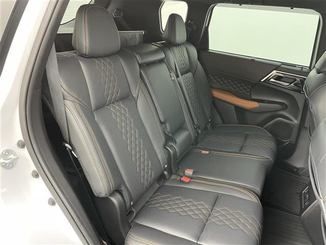 アウトランダーＰＨＥＶ Ｐ　サンルーフ　ＢＯＳＥサウンド　純正１０．２５インチナビ　全方位カメラ　ビルトインＥＴＣ２．０　ＬＥＤヘッドライト　追従型クルーズコントロール　シートヒーター　衝突軽減ブレーキ　ドライブレコーダー（9枚目）