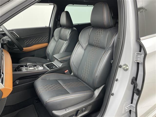 アウトランダーＰＨＥＶ Ｐ　サンルーフ　ＢＯＳＥサウンド　純正１０．２５インチナビ　全方位カメラ　ビルトインＥＴＣ２．０　ＬＥＤヘッドライト　追従型クルーズコントロール　シートヒーター　衝突軽減ブレーキ　ドライブレコーダー（11枚目）