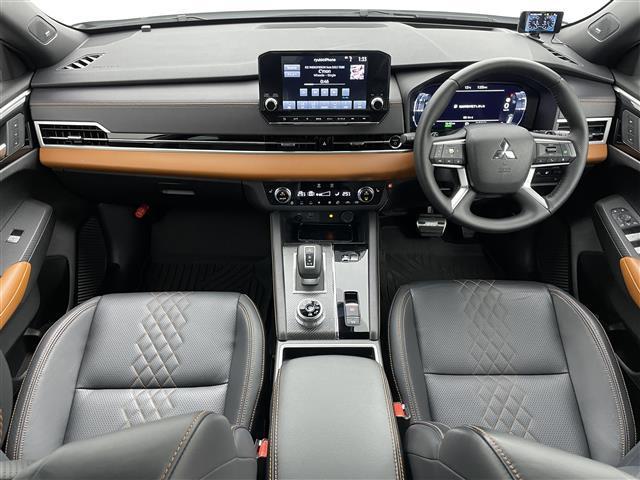アウトランダーＰＨＥＶ Ｐ　サンルーフ　ＢＯＳＥサウンド　純正１０．２５インチナビ　全方位カメラ　ビルトインＥＴＣ２．０　ＬＥＤヘッドライト　追従型クルーズコントロール　シートヒーター　衝突軽減ブレーキ　ドライブレコーダー（12枚目）