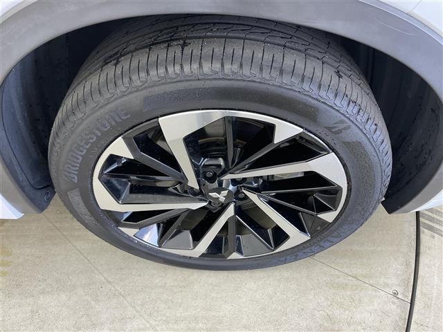 アウトランダーＰＨＥＶ Ｐ　サンルーフ　ＢＯＳＥサウンド　純正１０．２５インチナビ　全方位カメラ　ビルトインＥＴＣ２．０　ＬＥＤヘッドライト　追従型クルーズコントロール　シートヒーター　衝突軽減ブレーキ　ドライブレコーダー（15枚目）