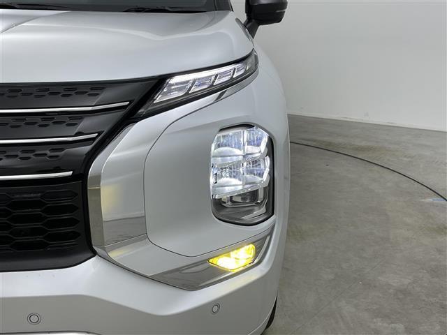 アウトランダーＰＨＥＶ Ｐ　サンルーフ　ＢＯＳＥサウンド　純正１０．２５インチナビ　全方位カメラ　ビルトインＥＴＣ２．０　ＬＥＤヘッドライト　追従型クルーズコントロール　シートヒーター　衝突軽減ブレーキ　ドライブレコーダー（16枚目）