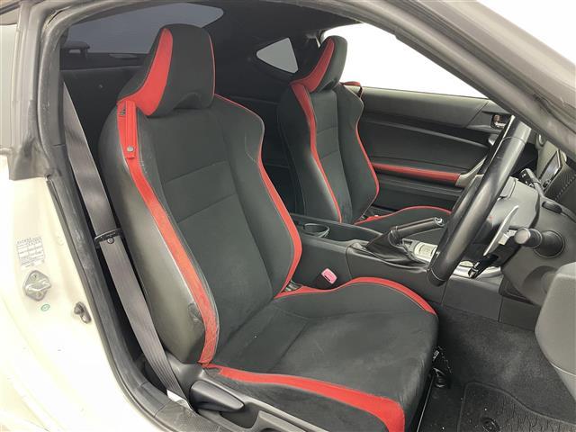 ８６ ＧＴ　モデリスタエアロ純正ナビ　Ｂｌｕｅｔｏｏｔｈ　バックカメラ　クルーズコントロール　ＬＥＤヘッドライト　オートライト　フォグライト　パドルシフト　オートライト　純正フロアマット　純正１７インチアルミ（8枚目）