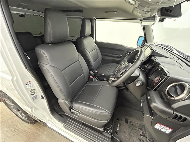 ジムニー ＸＣ　純正８型ナビ　バックカメラ　社外マフラー　マッドフラップ　シートカバー　シートヒーター　ＬＥＤヘッドライト　　フォグライト　ドライブレコーダー　スズキセーフティーサポート　純正アルミ　フロアマット（8枚目）