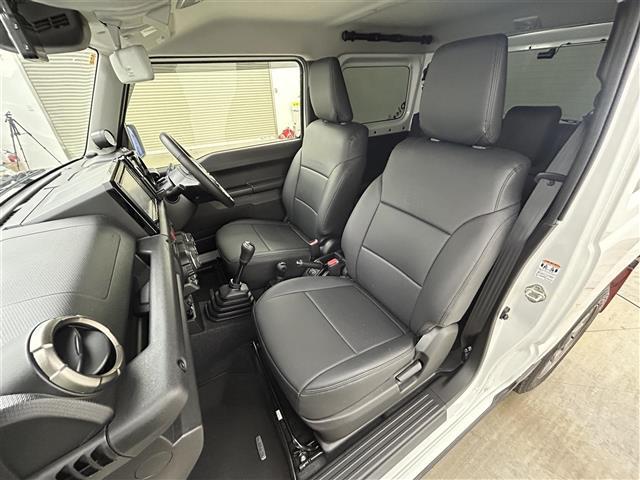 ジムニー ＸＣ　純正８型ナビ　バックカメラ　社外マフラー　マッドフラップ　シートカバー　シートヒーター　ＬＥＤヘッドライト　　フォグライト　ドライブレコーダー　スズキセーフティーサポート　純正アルミ　フロアマット（11枚目）