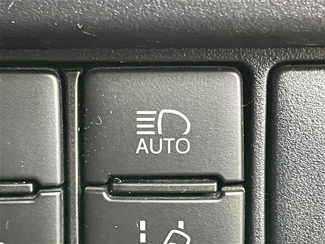 ヴォクシー ZS 煌II 純正10インチナビ 純正12.1インチフリップダウンモニター 衝突軽減ブレーキ 両側電動スライド ビルトインETC LEDヘットライト バックカメラ クルーズコントロール ドライブレコーダー フルセグ(28枚目)