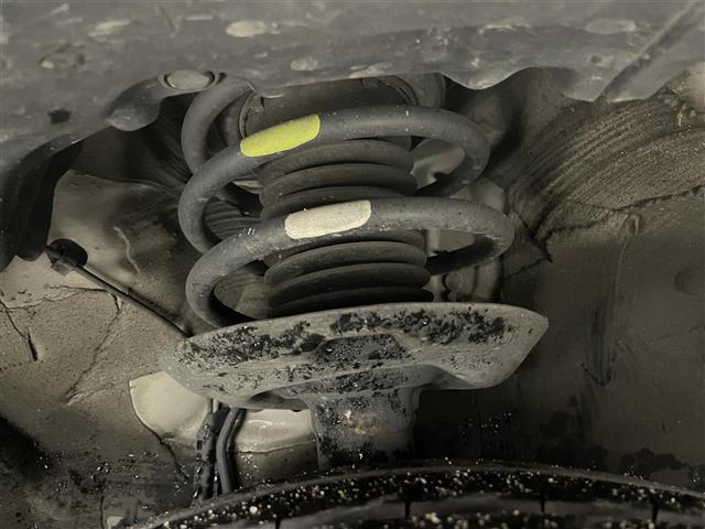 プリウス Aツーリングセレクション モデリスタエアロ 純正ナビ バックカメラ 合皮シート シートヒーター HUD パーキングアシスト ドライブレコーダー ETC トヨタセーフティーセンス BSM 純正アルミ 純正フロアマット クルコン(21枚目)