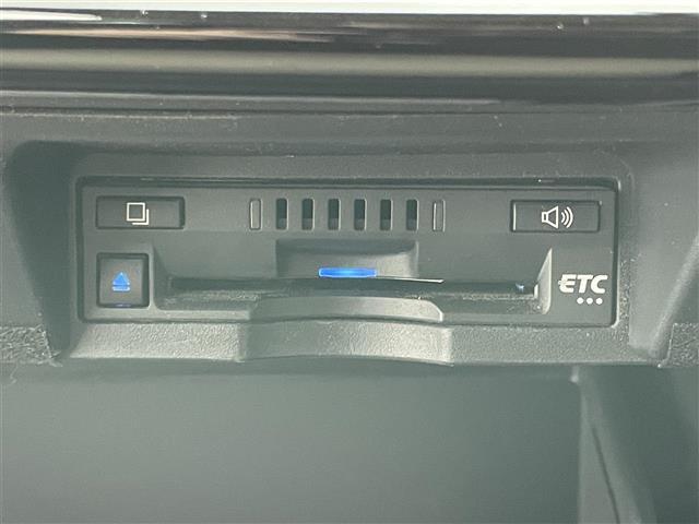 クラウンハイブリッド S Cパッケージ 純正8インチナビ パノラマミックビューモニター レザーシートパッケージ レザーシート ベンチレーション ステアリングヒーター トヨタセーフティーセンス ドライブレコーダー ETC2.0 パドルシフト(4枚目)
