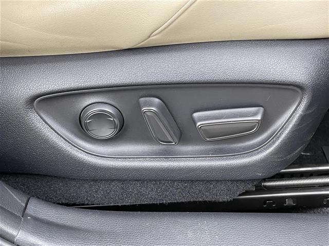 クラウンハイブリッド S Cパッケージ 純正8インチナビ パノラマミックビューモニター レザーシートパッケージ レザーシート ベンチレーション ステアリングヒーター トヨタセーフティーセンス ドライブレコーダー ETC2.0 パドルシフト(5枚目)