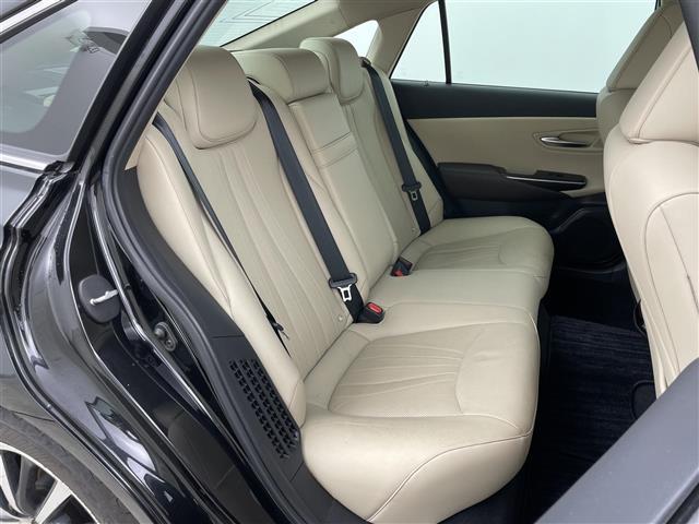 クラウンハイブリッド S Cパッケージ 純正8インチナビ パノラマミックビューモニター レザーシートパッケージ レザーシート ベンチレーション ステアリングヒーター トヨタセーフティーセンス ドライブレコーダー ETC2.0 パドルシフト(9枚目)