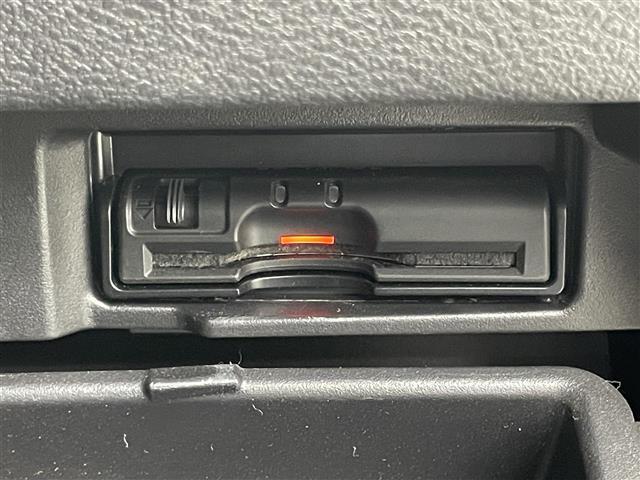 セレナ ニスモ　純正９インチナビ　純正１１インチフリップダウンモニター　衝突軽減ブレーキ　両側電動スライド　アラウンドビューモニター　ビルトインＥＴＣ　ＬＥＤヘッドライト　クルーズコントロール　ドライブレコーダー（6枚目）