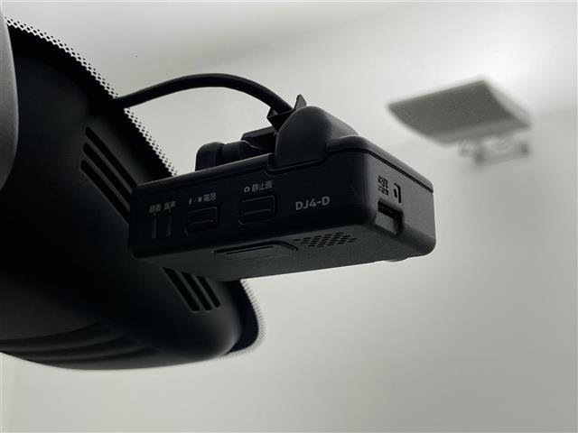 セレナ ニスモ　純正９インチナビ　純正１１インチフリップダウンモニター　衝突軽減ブレーキ　両側電動スライド　アラウンドビューモニター　ビルトインＥＴＣ　ＬＥＤヘッドライト　クルーズコントロール　ドライブレコーダー（7枚目）