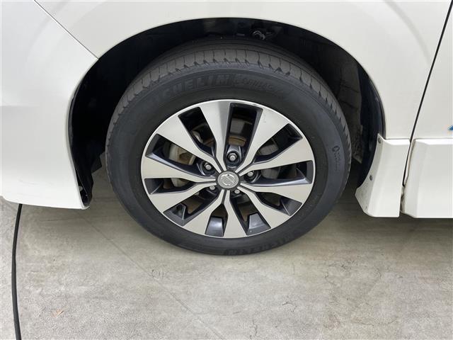 セレナ ニスモ　純正９インチナビ　純正１１インチフリップダウンモニター　衝突軽減ブレーキ　両側電動スライド　アラウンドビューモニター　ビルトインＥＴＣ　ＬＥＤヘッドライト　クルーズコントロール　ドライブレコーダー（14枚目）