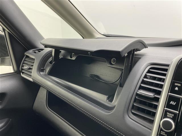 セレナ ニスモ　純正９インチナビ　純正１１インチフリップダウンモニター　衝突軽減ブレーキ　両側電動スライド　アラウンドビューモニター　ビルトインＥＴＣ　ＬＥＤヘッドライト　クルーズコントロール　ドライブレコーダー（31枚目）