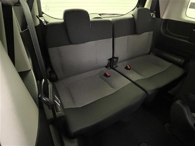 フリード ｅ：ＨＥＶエアー　ＥＸ　登録済み未使用車　純正９インチディスプレイオーディオ　ハーフレザー　シートヒーター　本革巻きステアリング　両側電動スライド　オートハイビーム　ＬＥＤヘッド　バックカメラ　コーナーセンサー　スペアキー（10枚目）