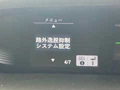 【衝突被害軽減ブレーキ】走行中に前方の車両と歩行者を認識。衝突の危険が高いと判断した場合に警報や緊急ブレーキで衝突回避や衝突時の被害を軽減。前後の踏み間違いによる誤発進も抑制します。 6